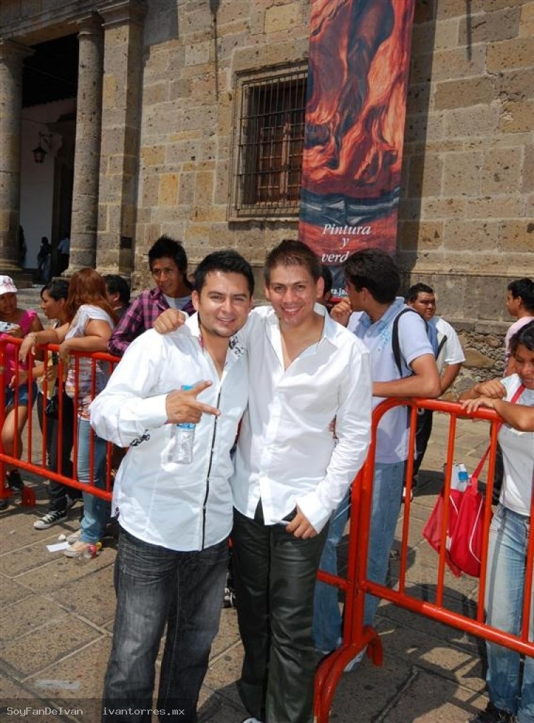 Alex e Ivan, en el mismo evento del día de San Juan Alex e Ivan, en el mismo evento del día de San Juan