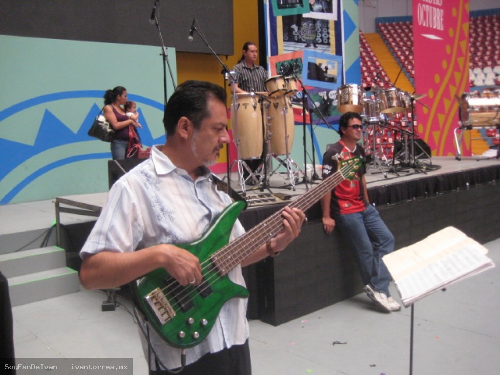 Probando bajo. Probando bajo.