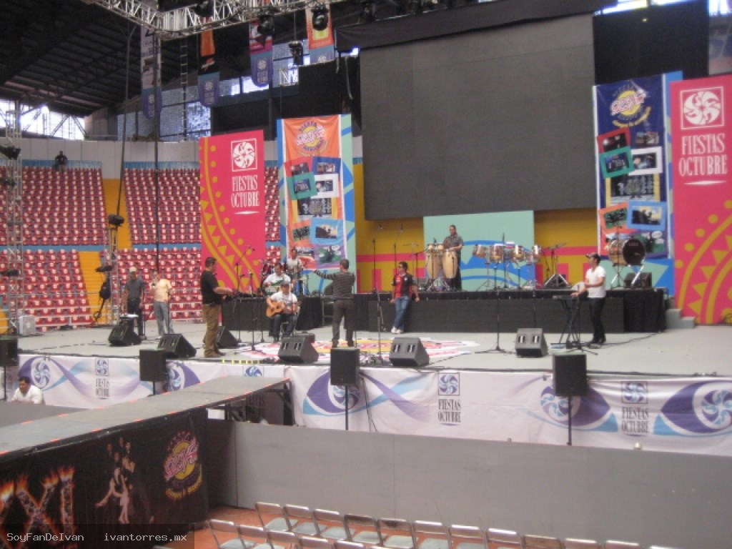 Todavía en la prueba de sonido, cuando era cómodo tomar fotos Todavía en la prueba de sonido, cuando era cómodo tomar fotos